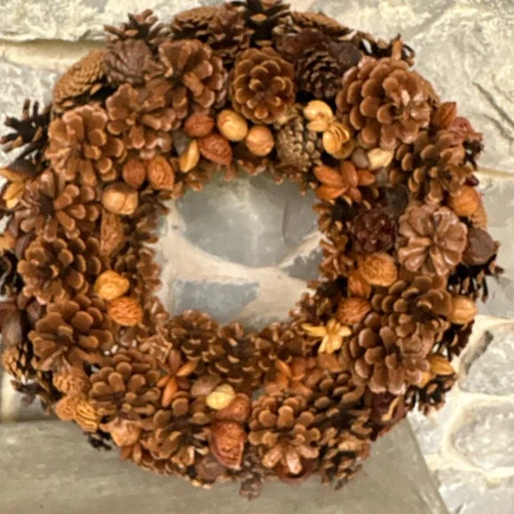 Natural Pinecone Holiday Wreath - Picture 3 of 8
